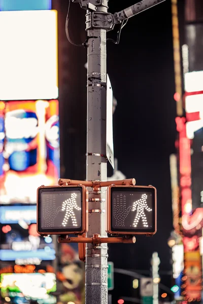 Sigue caminando señal de tráfico de Nueva York —  Fotos de Stock