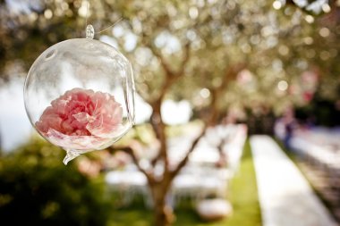 Düğün Çiçek dekorasyon ağaç üzerinde