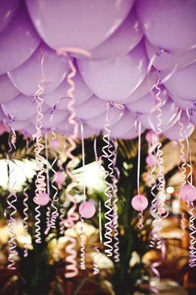 Balony pod sufitem na wesele — Zdjęcie stockowe