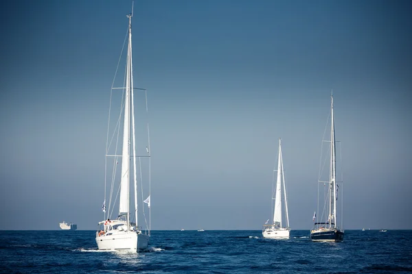 Sailing ship yachts with white sails — Stock Photo, Image