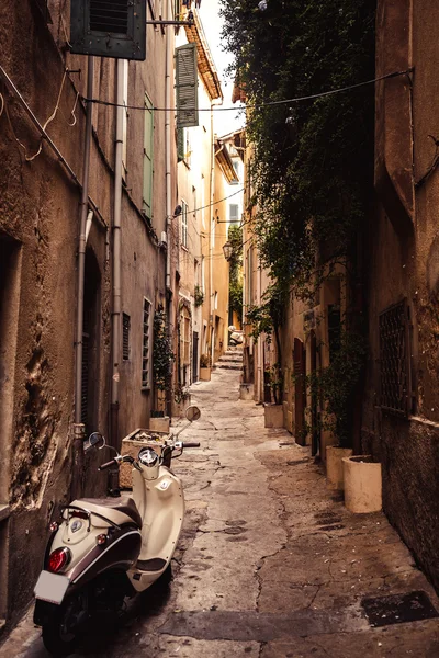 Street in Saint Tropez with moped — Stock Photo, Image