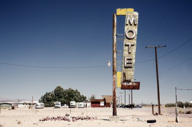 Otel işareti harabe tarihi Route 66 boyunca