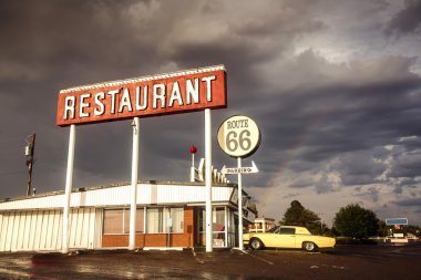 tarihsel rota 66 boyunca Restoran işareti