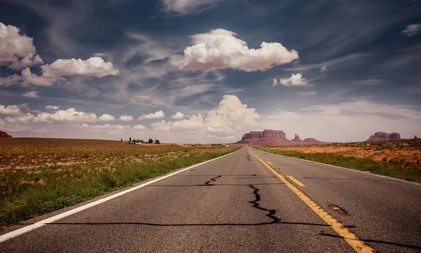 Long road to Monument Valley — Stock Photo, Image