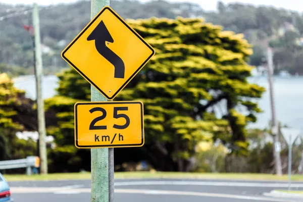 Maksimum hız yol işareti — Stok fotoğraf