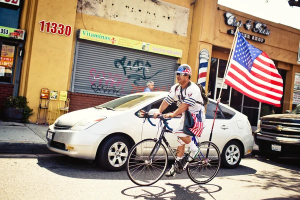 Man riding bike — Stock Photo, Image