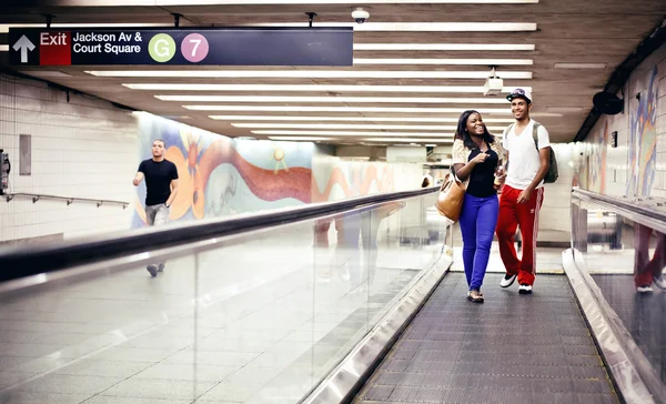 Ludzie w nowojorskim metrze — Zdjęcie stockowe