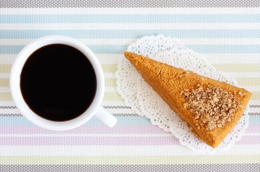 Bir fincan kahveli kek.