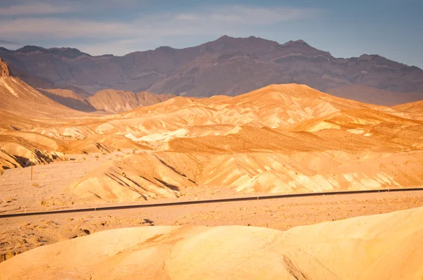 Death Valley road — Stock Photo, Image