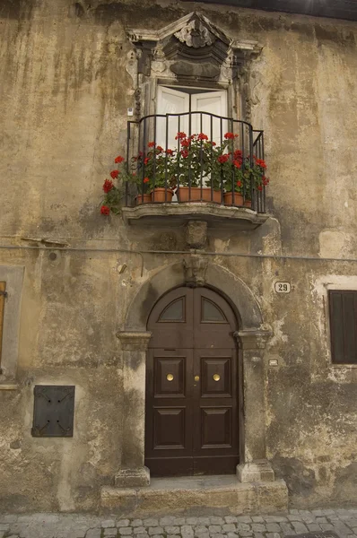Итальянская дверь — стоковое фото