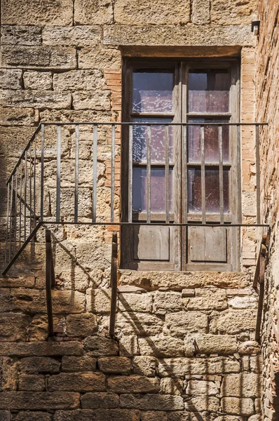 Italienisches Fenster — Stockfoto