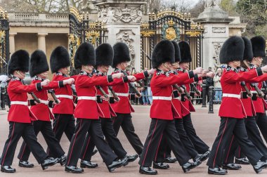 Kraliçe'nin muhafızları