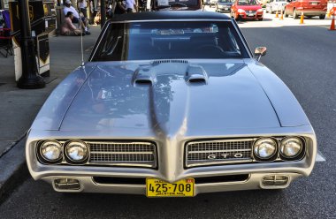 eski bir Amerikan arabası