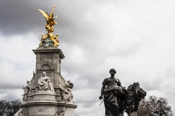 ビクトリア記念碑、ロンドン、英国 — ストック写真
