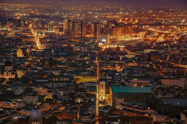 Napoli şehir merkezinin manzarası St Elmo, Napoli, İtalya 'da görüldü.