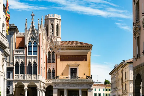 Edificios históricos en la ciudad vieja de Padua, Italia — Foto de Stock