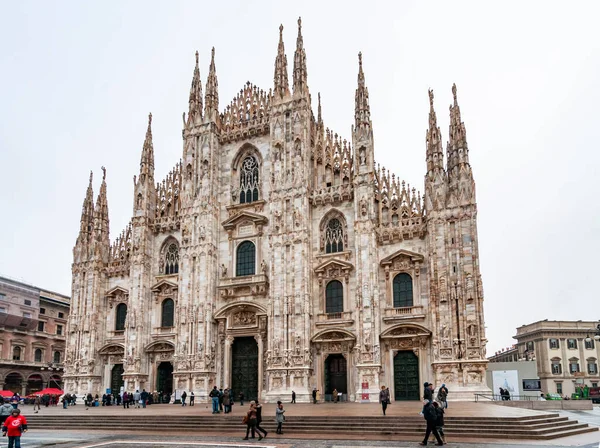 Pohled na gotické duomo v Miláně, Lombardie Itálie — Stock fotografie
