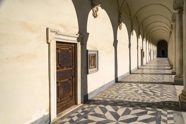 那不勒斯坎帕尼亚意大利 圣马丁教堂 Certosa San Martino Charterhouse 是意大利那不勒斯的一座前修道院建筑群 现在是一座博物馆 — 图库照片