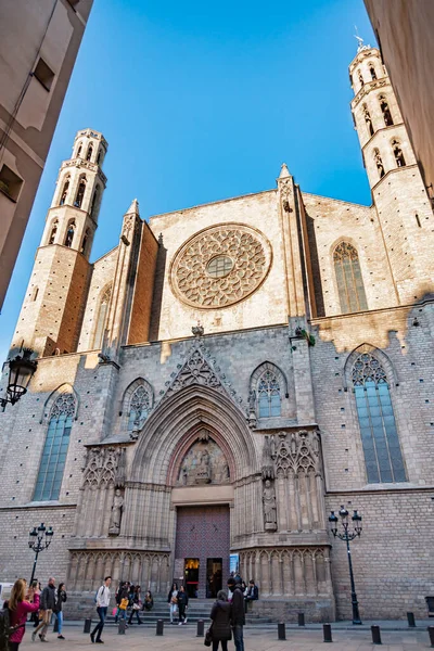 스페인 바첼로 2027 관광객들 스페인 바르셀로나의 역사적 장소인 대성당 마리아델 — 스톡 사진