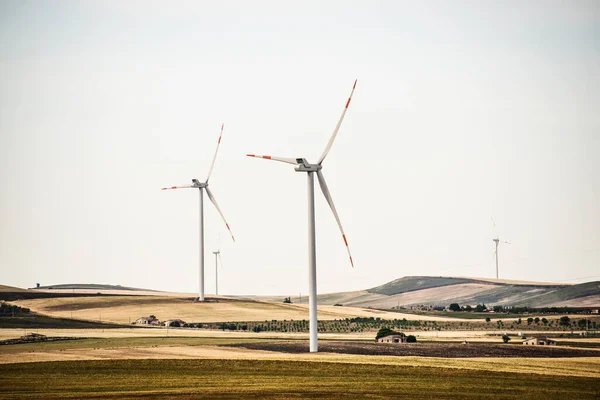 Turbinas eólicas de Basilicata regione paisagem, Itália — Fotografia de Stock
