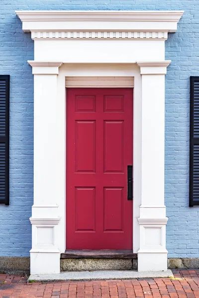 Вигляд Будинку Передніх Дверей Типовою Архітектурою Портсмуті Штат Нью Йорк — стокове фото