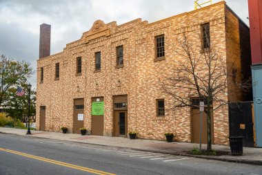 AUGUSTA, MAINE - 16 Ekim 2021: Maine 'in Augusta kentindeki tarihi Ana Cadde' deki Koloni Tiyatro Binaları