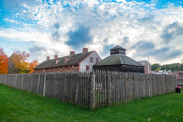 Antigo ponto de referência Fort Western, antigo posto colonial britânico à frente da navegação no rio Kennedy, construído em 1754 durante a Guerra Francesa e Indiana — Fotografia de Stock