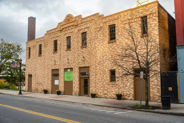 Maine 'in Augusta şehrindeki tarihi ana caddedeki Koloni Tiyatrosu binaları