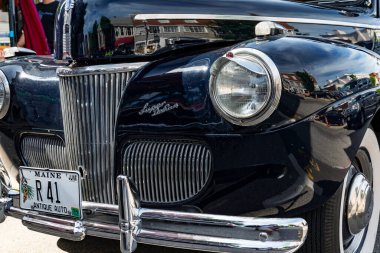 Saco, Maine - 30 Temmuz 2016: Eski Amerikan arabası Saco ME 'de 30 Temmuz 2016' da yıllık bir sergide. Sergi her yıl Temmuz ayının son cumartesi günü Saco 'da düzenlenir.