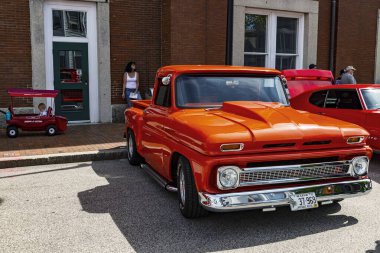 Saco, Maine - 30 Temmuz 2016: Eski Amerikan arabası Saco ME 'de 30 Temmuz 2016' da yıllık bir sergide. Sergi her yıl Temmuz ayının son cumartesi günü Saco 'da düzenlenir.