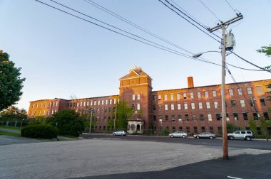 Biddeford Maine USA kentindeki tarihi tuğla biber merkezi veya eski değirmen binası