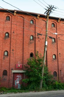 Biddeford Maine USA kentindeki tarihi tuğla biber merkezi veya eski değirmen binası
