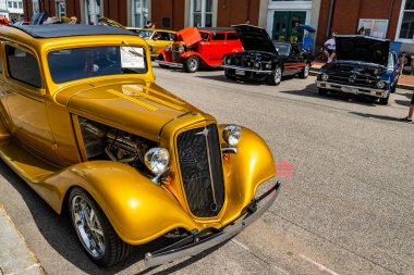 SACO, MAINE - 30 HAZİRAN 2016: 30 Temmuz 2016 tarihinde Saco ME 'de yapılan yıllık sergide eski bir Amerikan arabası. Sergi her yıl temmuzun son cumartesisinde Saco 'da düzenlenir.