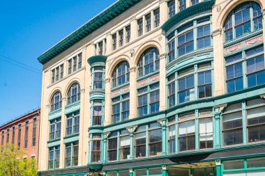 Lowell tarihi binası Central Caddesi 'nde Lowell, Massachusetts, ABD.