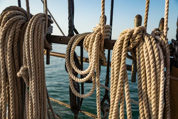 Mooring Ropes Coiled Fan Old Boat Strong Braided Ropes Anchoring — Fotografia de Stock