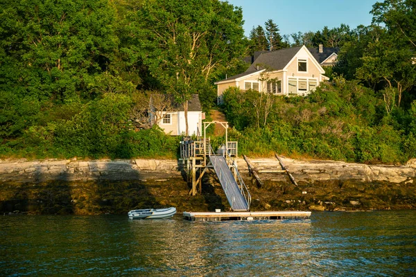 Csónakok Raktárak Maine Parti Halászkikötőben — Stock Fotó