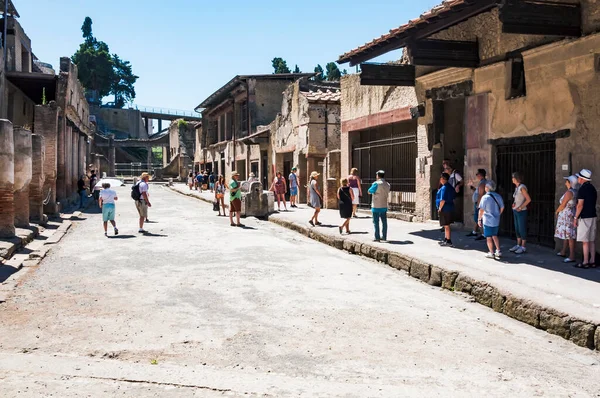 Hercolaneum Італія Липня 2014 Вид Розкопки Herculaneum Туристами Захоплює Місце — стокове фото