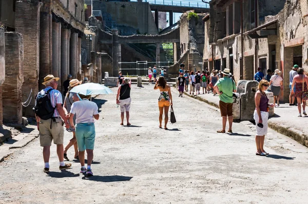 Hercolaneum Італія Липня 2014 Вид Розкопки Herculaneum Туристами Захоплює Місце — стокове фото