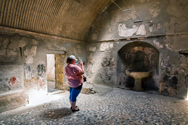 Hercolaneum Italy July 2014 View Herculaneum Excavation Tourist Enjoyng Tyhe —  Fotos de Stock