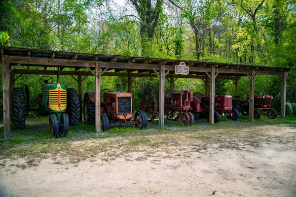 Old Broken Tractors Showed Old Plantation Property Charleston South Carolina — Stock Photo, Image