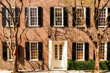 Sabahları Battery boyunca evler. Charleston, Güney Carolina, ABD