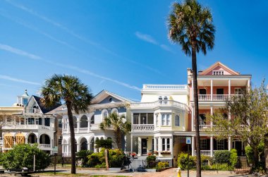 Sabahları Battery boyunca evler. Charleston, Güney Carolina, ABD