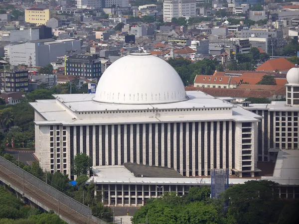 Utsikt over Masjid Istiqlal – stockfoto