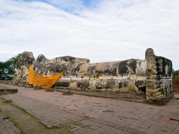 Wat Lokayasutharam in Ayutthaya — Stock Photo, Image
