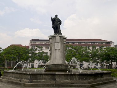 carlos heykeli IV