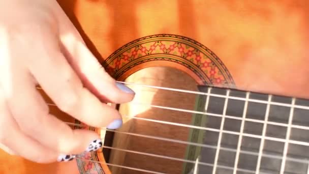 Woman Hand Playing Guitar Bust Close — Stock Video