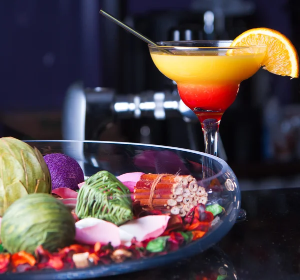 turuncu bir saman ile kokteyl