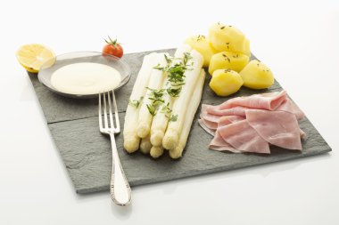 kuşkonmaz ile patates ve ham