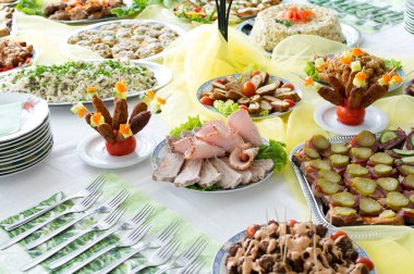 Yemek servisi.