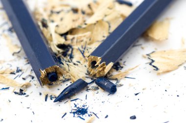 blauwe gebroken potlood